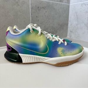 NIKE LEBRON XXI SE Sneaker Size 5 Youth